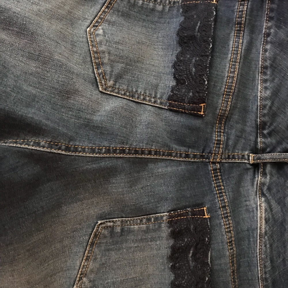 Code Blue Women’s Capri/Bermuda denim with lace